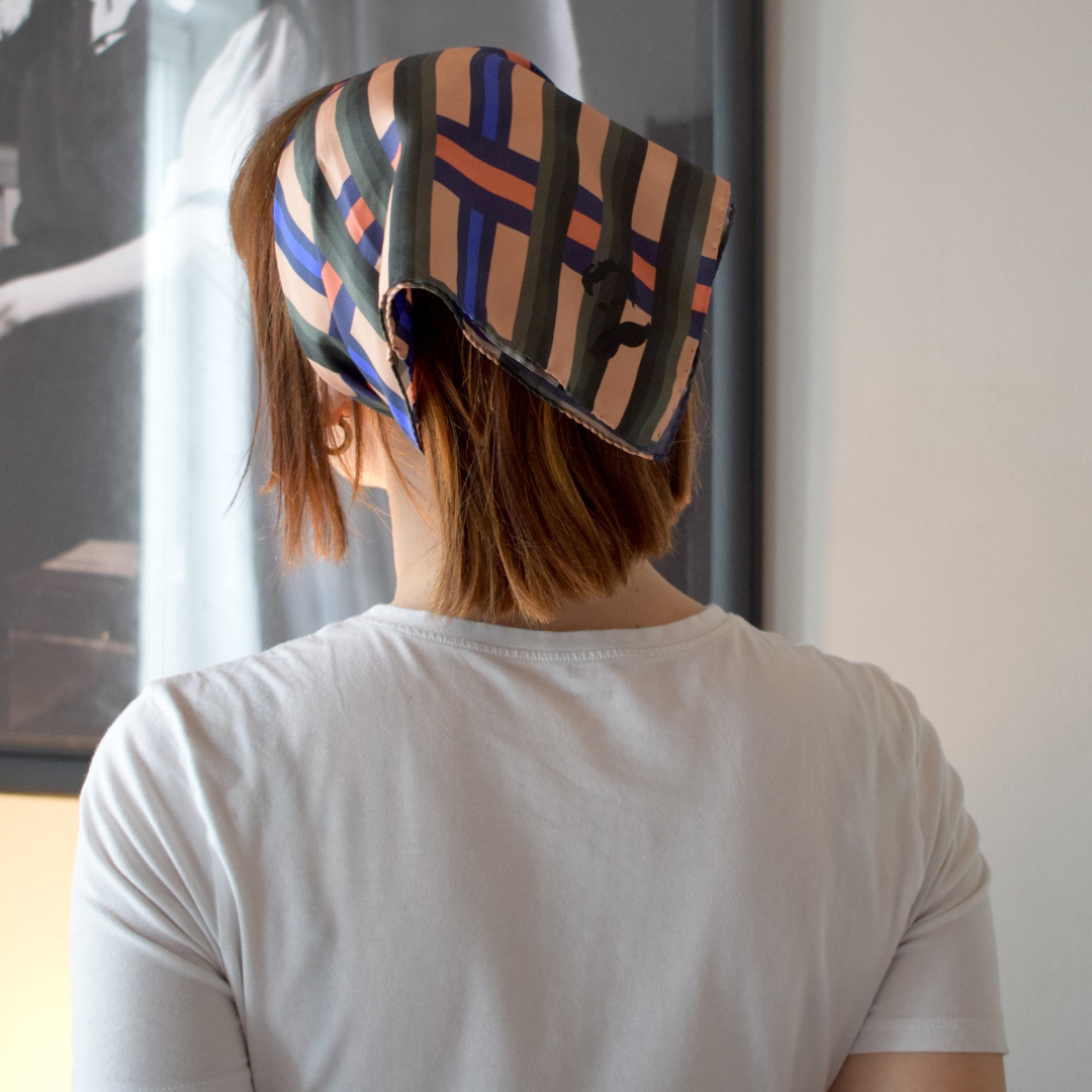 Bunte Einstecktücher aus Seide von Odeeh mit GORKI Apartments Logo